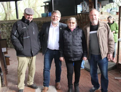 Frau L&ouml;we und Herr Wartenberg mit B&uuml;rgermeister Hr. Ilm und Hr. Kle&szlig;e  (Bild vergr&ouml;&szlig;ern)