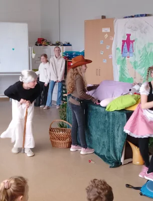 Foto des Albums: Theaterstück Klasse - Rotkäppchen