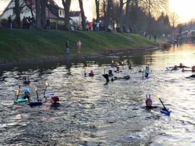 Foto des Albums: 25. Osterfackelschwimmen in Plau am See