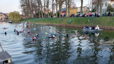 Foto des Albums: 25. Osterfackelschwimmen in Plau am See