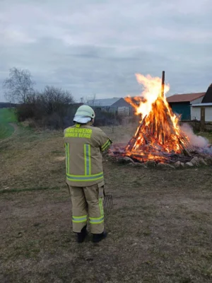 Foto des Albums: Osterfeuer Tessenow und Poltnitz