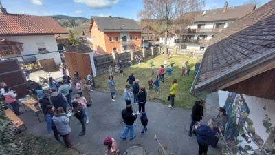 7 Ostereiersuche Pfarrhof Prackenbach  (Bild vergr&ouml;&szlig;ern)