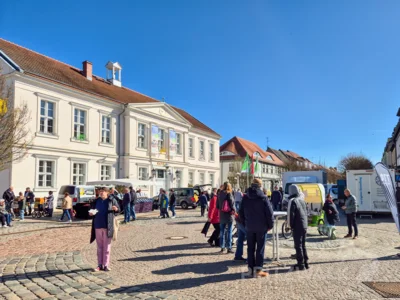 Foto des Albums: Sonne satt beim Frühlingsmarkt, dem ersten PriMa-Treff 2026