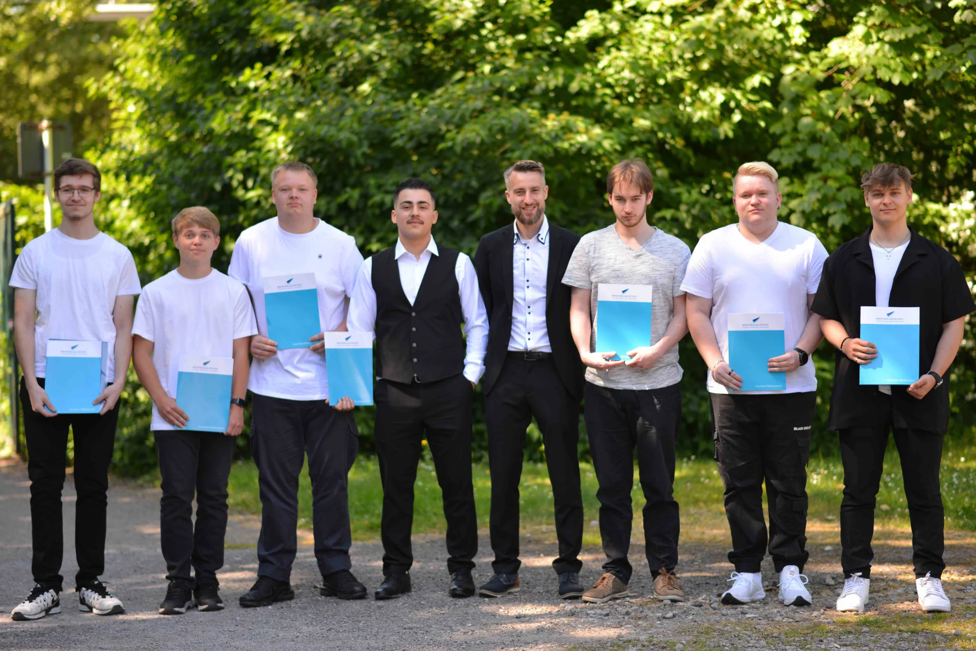 Bild: Unsere Absolventen der Berufsfachschule für Ingenieurtechnik: