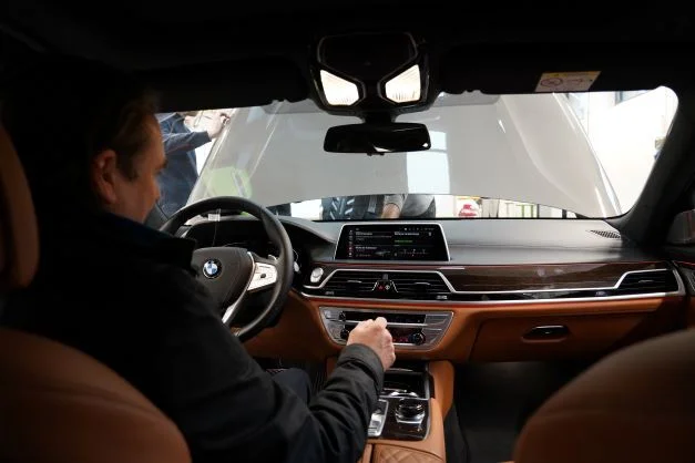 Bild: Auto oder hochvernetzter, fahrender Computer? Die Modernisierung des KFZ-Berufsschulunterrichts am BKO geht weiter.