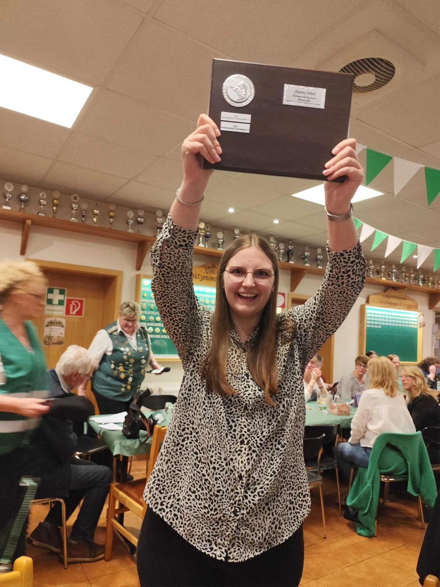 Bild: Anna Wilken mit der Silberauszeichnung