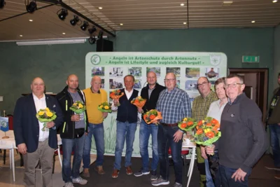 v.l.n.r.  Vorsitzender - Gerhard Jarosz, Riccardo Krafcick, Schatzwart - Klaus Pennewitz, 1.Stellv. und GF &ndash; Arndt Kemesies, Sven Gebhardt - Revisor , Uwe Zetsche &ndash; Revisor, Raik Hutzler &ndash; Beisitzer, Horst Hach &ndash; Beisitzer, Robby H&auml;usler - Gew&auml;sserwart  (Bild vergr&ouml;&szlig;ern)