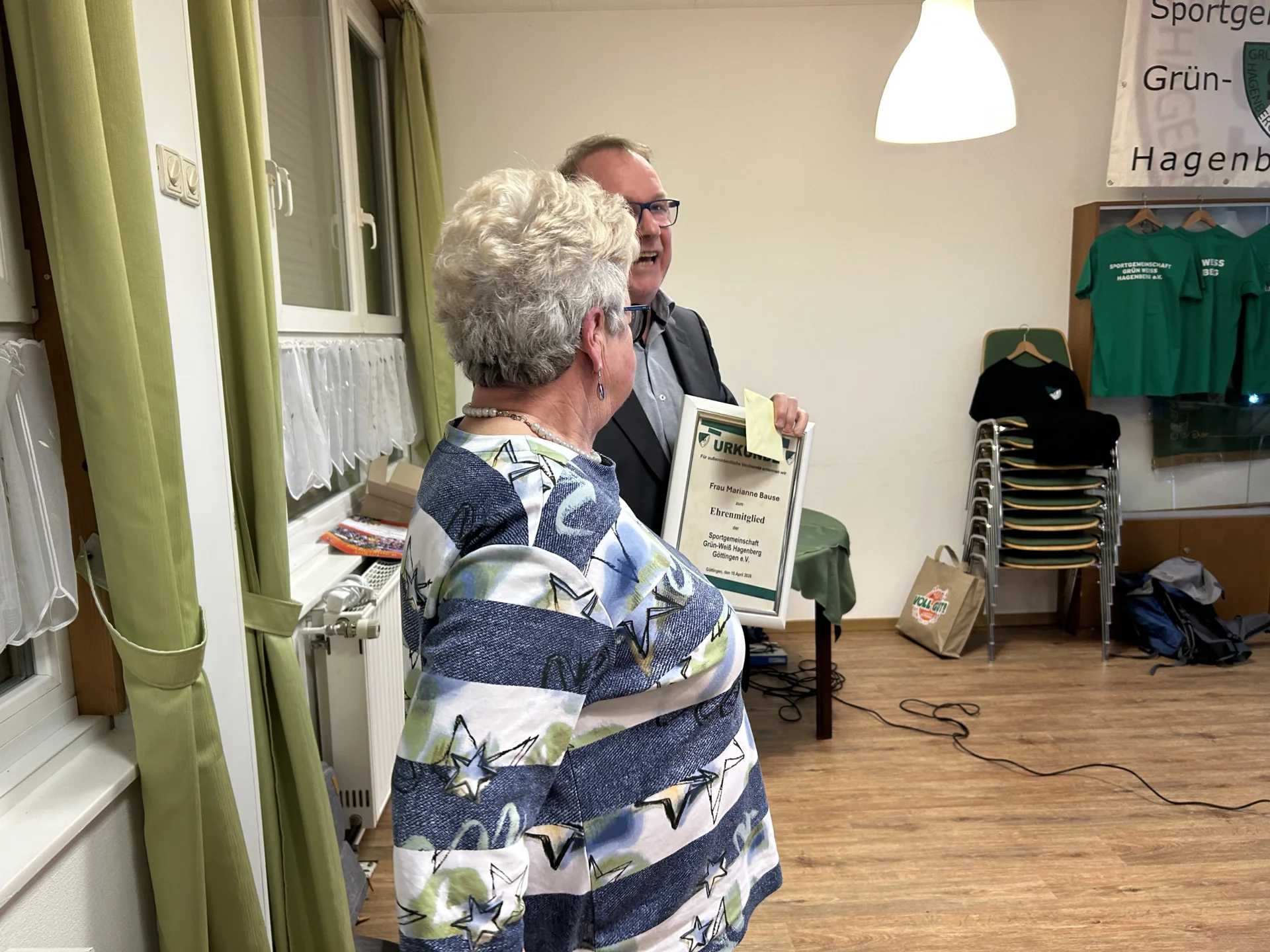 Bild: Neues Ehrenmitglied Marianne Bause