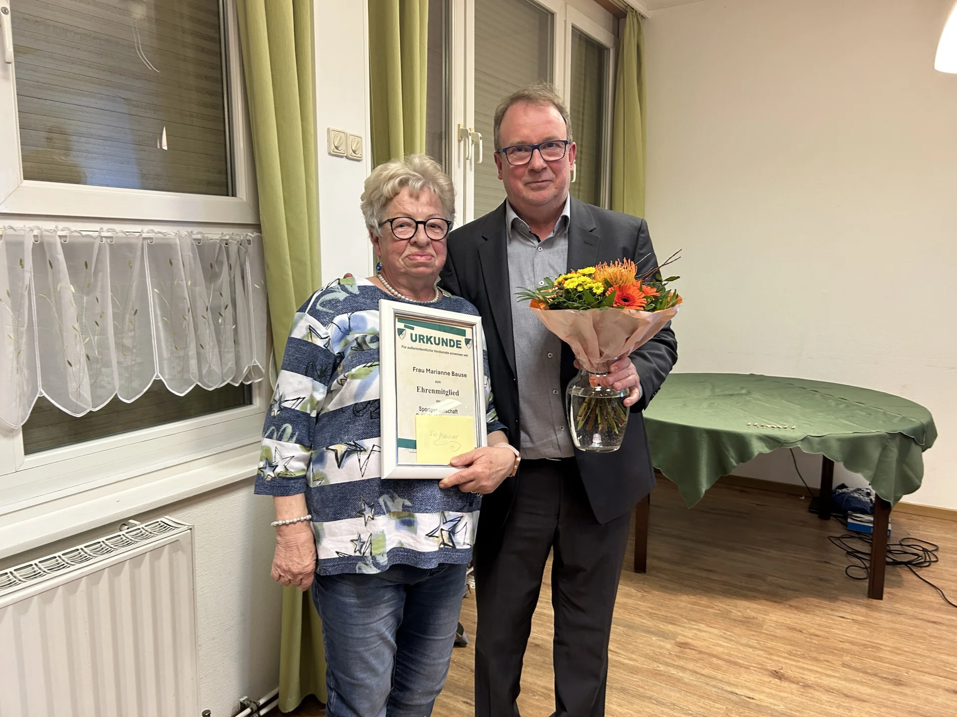 Bild: Neues Ehrenmitglied Marianne Bause