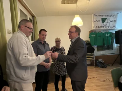 Ehrung f&uuml;r 10 Jahre Mitgliedschaft  (Bild vergr&ouml;&szlig;ern)