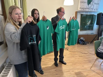 Pr&auml;sentation der neuen Vereinskollektion  (Bild vergr&ouml;&szlig;ern)