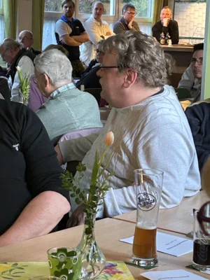 Versammlung  (Bild vergr&ouml;&szlig;ern)