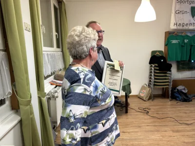 Neues Ehrenmitglied Marianne Bause  (Bild vergr&ouml;&szlig;ern)