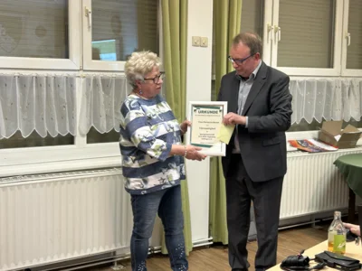 Neues Ehrenmitglied Marianne Bause  (Bild vergr&ouml;&szlig;ern)