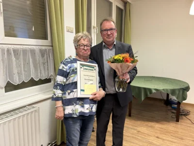 Neues Ehrenmitglied Marianne Bause  (Bild vergr&ouml;&szlig;ern)