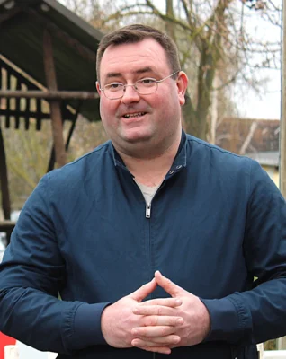 B&uuml;rgermeister Andreas Nette begr&uuml;&szlig;te ebenfalls die G&auml;ste und hielt einen kurzen R&uuml;ckblick auf die Entwicklung des Breitbandausbaus in Querfurt und den Ortsteilen.  (Bild vergr&ouml;&szlig;ern)