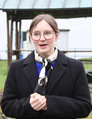 Dr.  Anika Zorn, Breitbandkoordinatorin des Landkreises Saalekreis, begr&uuml;&szlig;te die G&auml;ste.  (Bild vergr&ouml;&szlig;ern)