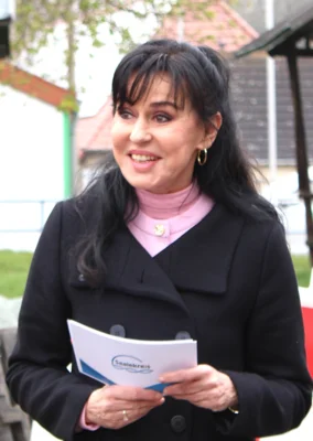 Dezernentin Sabine Faulstich hielt in Vertretung des Landrates ein kurzes Gru&szlig;wort.  (Bild vergr&ouml;&szlig;ern)