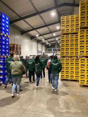 Zuerst wurden die G&auml;ste durch die Brauerei gef&uuml;hrt.  (Bild vergr&ouml;&szlig;ern)