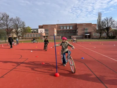 Foto des Albums: Fahrrad macht Schule: Sicher unterwegs von Anfang an