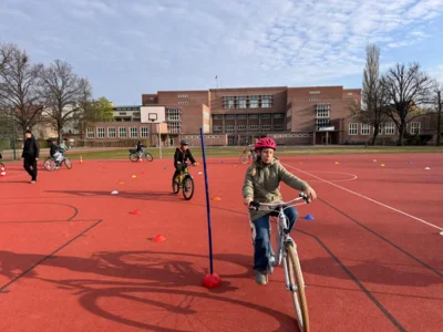 Foto des Albums: Fahrrad macht Schule: Sicher unterwegs von Anfang an