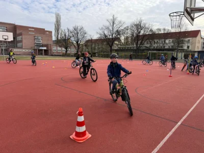 Foto des Albums: Fahrrad macht Schule: Sicher unterwegs von Anfang an