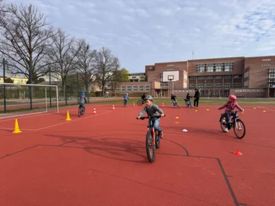 Foto des Albums: Fahrrad macht Schule: Sicher unterwegs von Anfang an