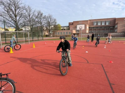 Foto des Albums: Fahrrad macht Schule: Sicher unterwegs von Anfang an