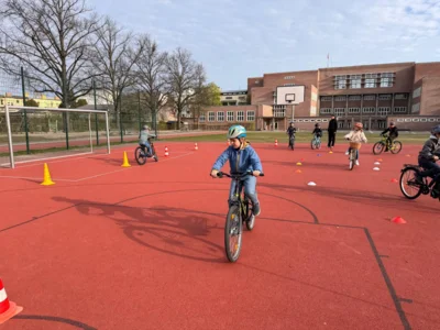 Foto des Albums: Fahrrad macht Schule: Sicher unterwegs von Anfang an