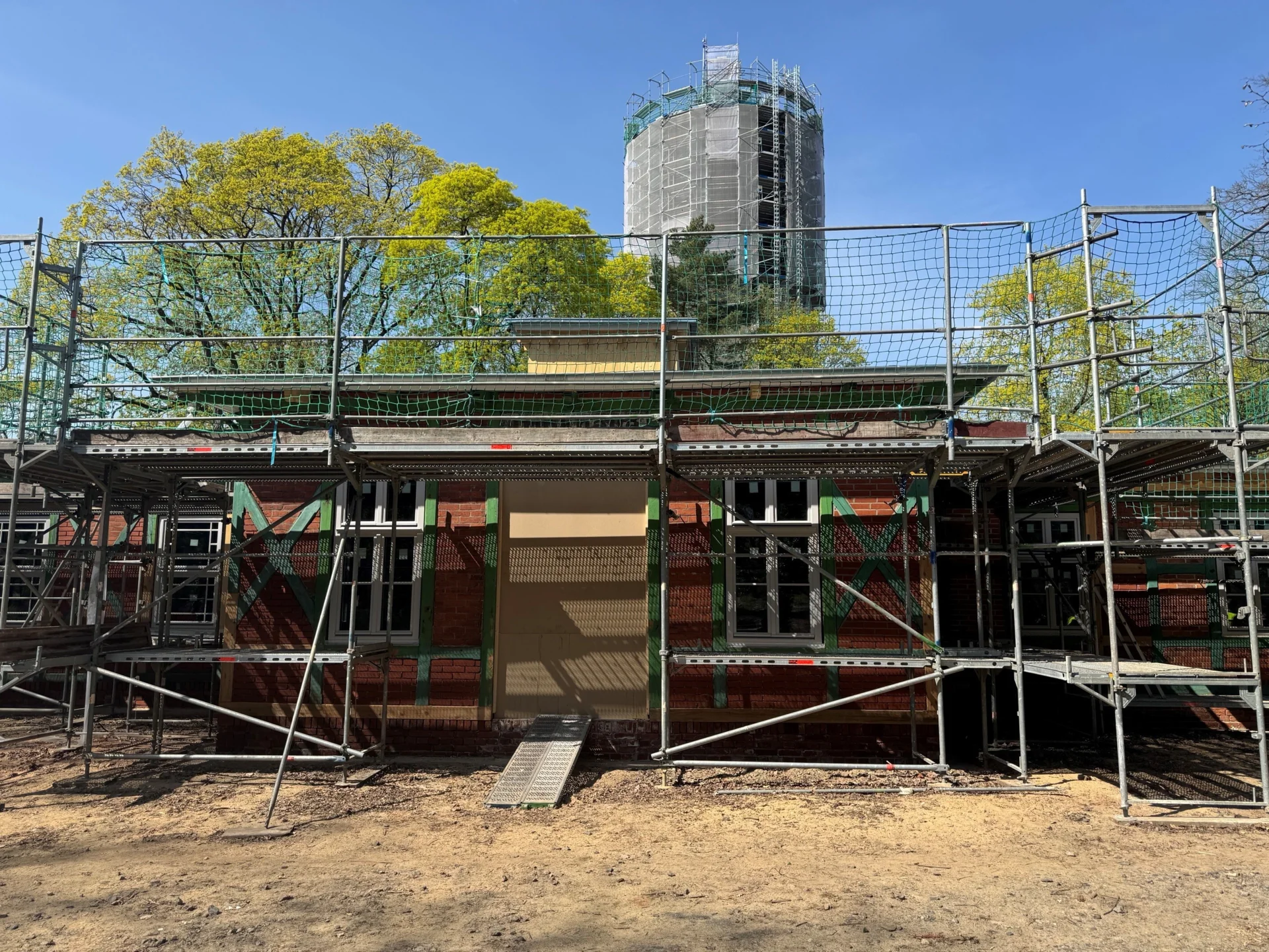Bild: Trinkhalle mit Wasserturm