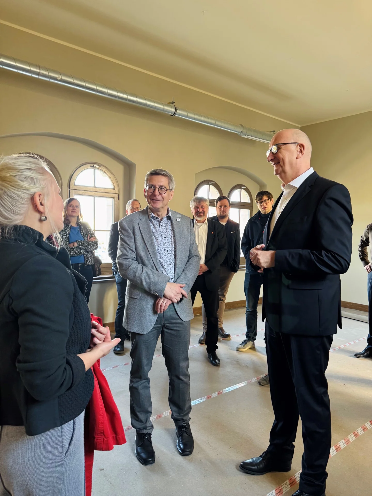 Bild: Siw Foge, Leiterin der Kleinstadt Akademie im Gespräch mit Ministerpräsident Dr. Dietmar Woidke
