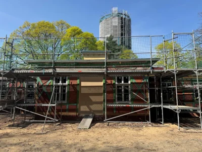 Trinkhalle mit Wasserturm 