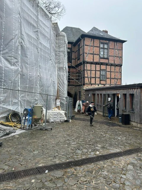 Bild: Baugerüst an der Ringmauer ©Ch.Breuer