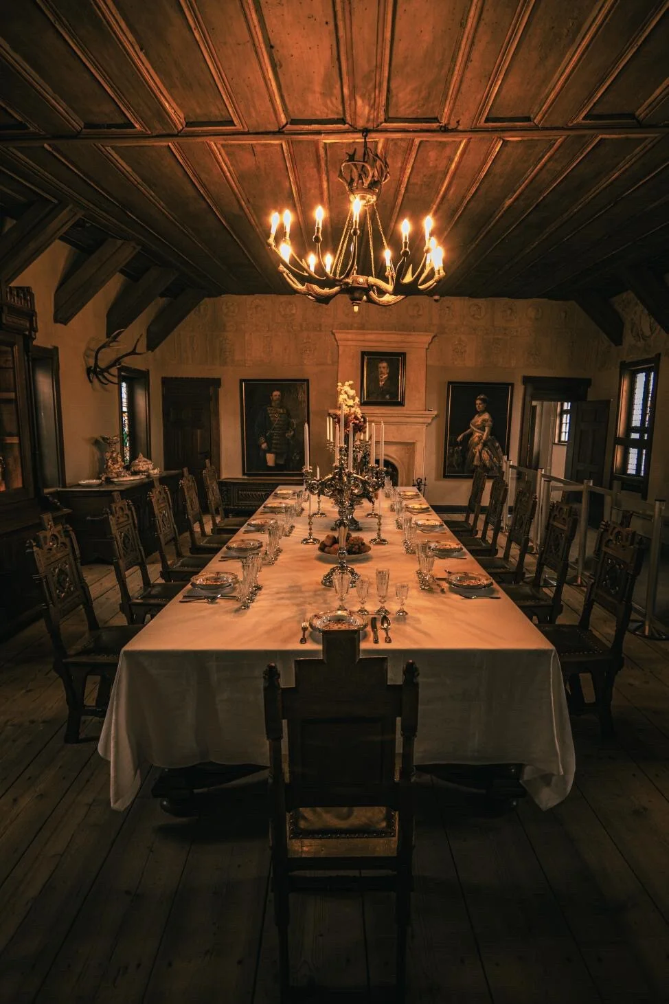 Bild: Saal mit gedeckter Tafel ©m_und_m_85