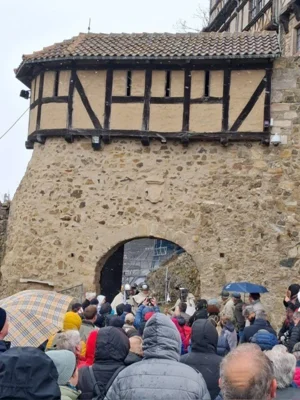 Einlass nach Er&ouml;ffnung &copy;Ch.Breuer  (Bild vergr&ouml;&szlig;ern)