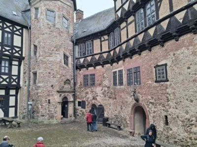 Innenhof mit Turm &copy;Ch.Breuer  (Bild vergr&ouml;&szlig;ern)