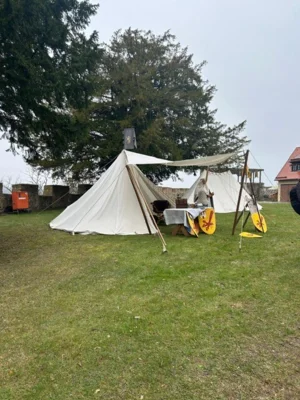 Ritterzelt &copy;Ch.Breuer  (Bild vergr&ouml;&szlig;ern)