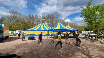 Foto des Albums: Aufbau Zirkuszelt