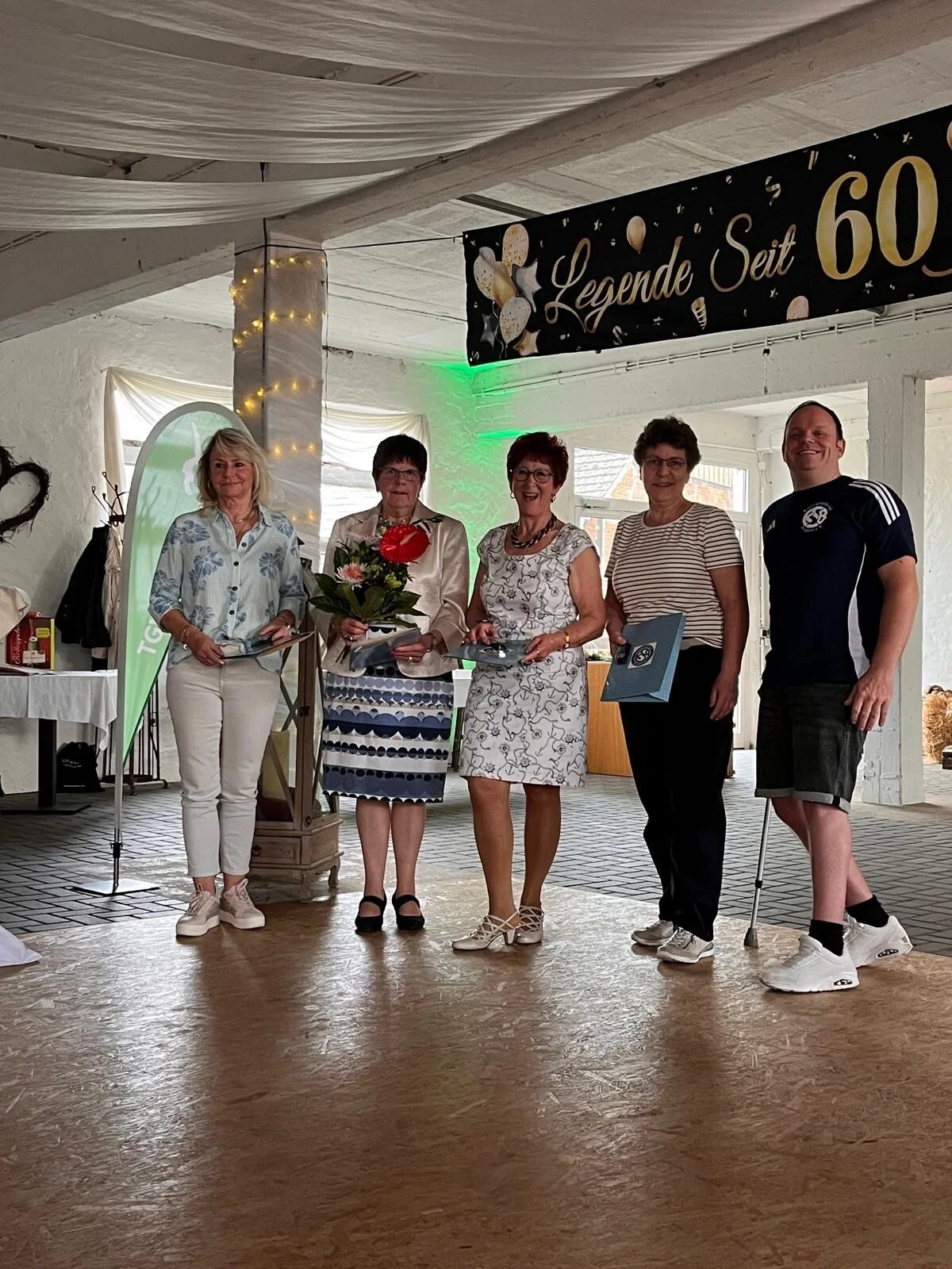 Bild: Birgit Reppert, Brigitte Schmidt, Jutta Zimmermann und Carola Lange wurden von Christian Kube, Vorsitzender des Kreissportbundes Prignitz mit der Ehrennadel in Gold ausgezeichnet v.I.