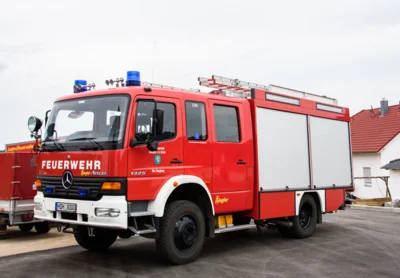 18.07.2015 - Das LF16/12 bei der &Uuml;bergabe des umgebauten Ger&auml;tehauses Burgberg  (Bild vergr&ouml;&szlig;ern)