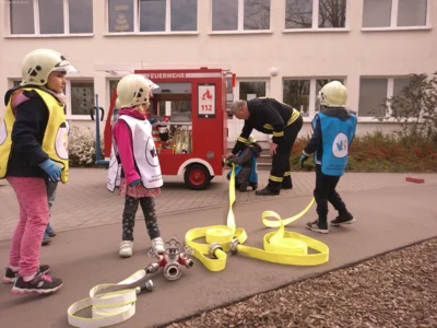 Die Verbundst&uuml;cke kommen an den Verteiler.  (Bild vergr&ouml;&szlig;ern)