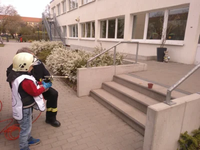 Und jetzt hei&szlig;t es genau zielen!  (Bild vergr&ouml;&szlig;ern)