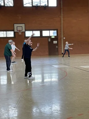 Aktivit&auml;ten w&auml;hrend einer Trainingsstunde  (Bild vergr&ouml;&szlig;ern)