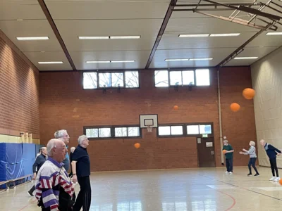 Aktivit&auml;ten w&auml;hrend einer Trainingsstunde  (Bild vergr&ouml;&szlig;ern)