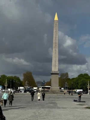 Die Place de la Concorde in Paris  (Bild vergr&ouml;&szlig;ern)