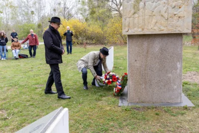 Foto des Albums: Gemeinsame Gedenkveranstaltung mit der Amicale Sachsenhausen im Geschichspark