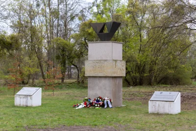 Fotoalbum Gemeinsame Gedenkveranstaltung mit der Amicale Sachsenhausen im Geschichspark