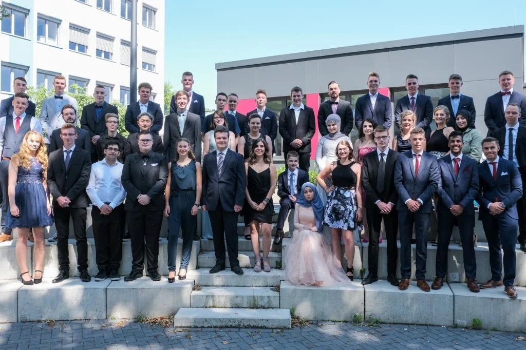 Bild: Unsere Abiturientinnen und Abiturienten des Beruflichen Gymnasiums für Informatik sowie des Beruflichen Gymnasiums für Wirtschaft und Verwaltung: