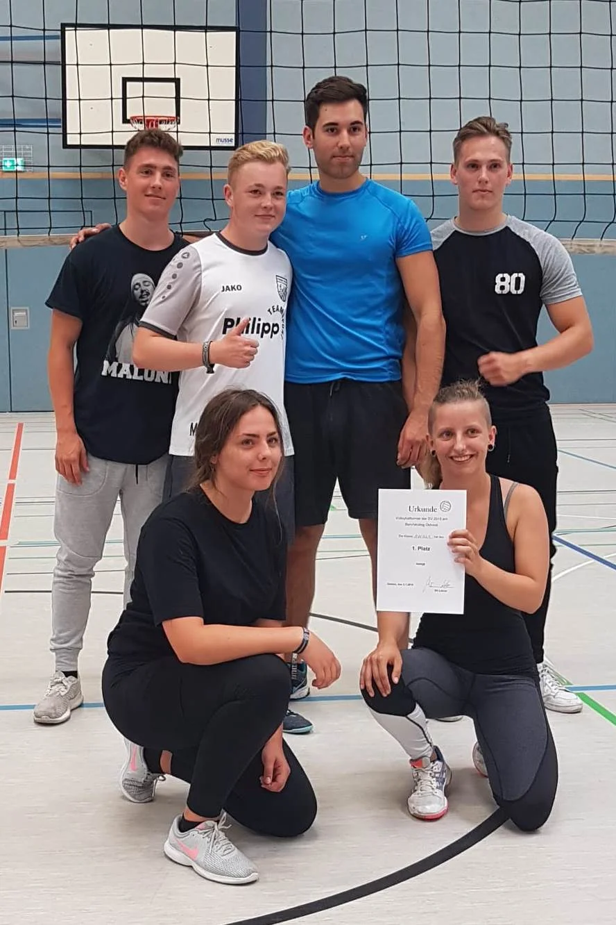 Bild: 1. Platz: AWIU1 (Kaufleute im Einzelhandel bzw. Verkäufer/-in)