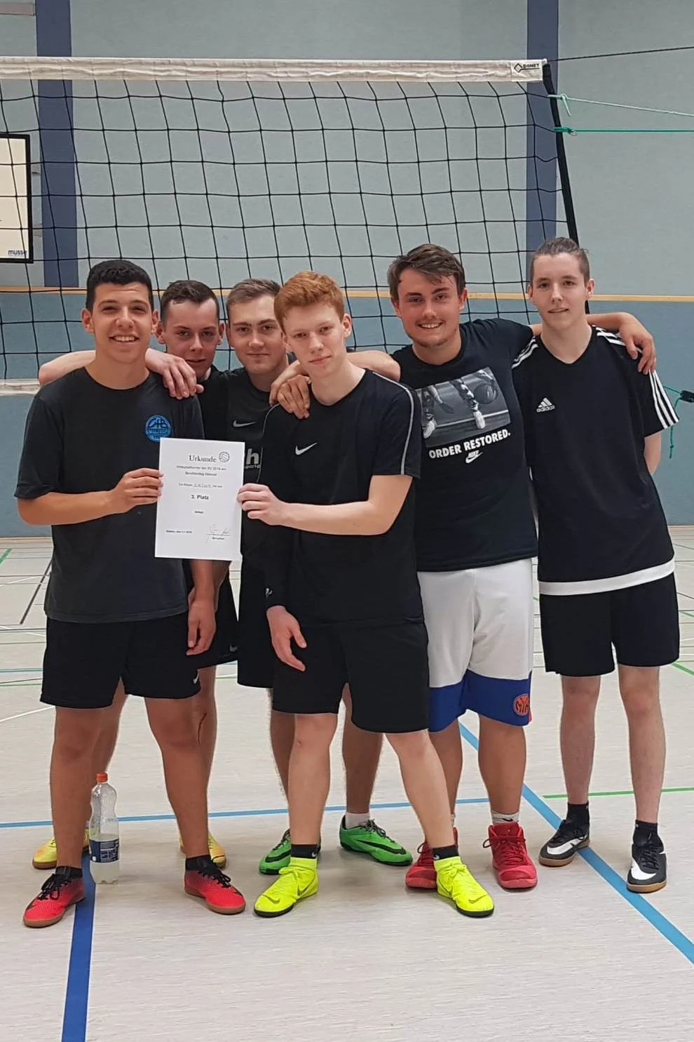 Bild: 3. Platz: CW2U4 (Unterstufe der Zweijährigen Berufsfachschule für Wirtschaft und Verwaltung/Höhere Handelsschule)